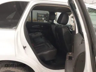 2014 Lincoln MKX z VIN 2LMDJ8JK7EBL18541, wystawiony jako IAAI lot #41684416 z przebiegiem 121 568 mil mil oraz . Historia ofert i sprzedaży dostępna na DreamBid. Obrazek 8.