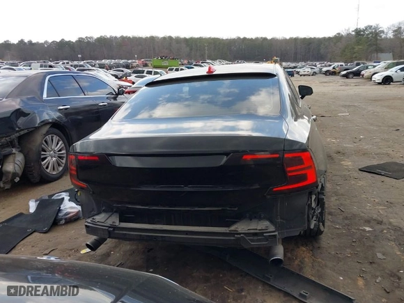 2018 Volvo S90 Momentum with VIN LVY982AK8JP005735, listed as a IAAI auction lot 41703970 with 98,080 mi miles. Bid and sale history available at carsss.com. Image 16.