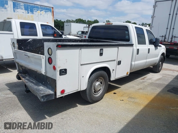 2011 Ford Super Duty F-250 SRW XL with VIN 1FT7W2A68BEB42288, listed as a IAAI auction lot 42021193 with 262,801 mi miles. Bid and sale history available at carsss.com. Image 4.