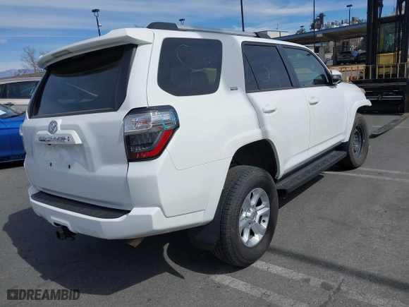 2022 Toyota 4Runner SR5 Premium with VIN JTENU5JR2N6022487, listed as a IAAI auction lot 41398451 with 52,048 mi miles. Bid and sale history available at carsss.com. Image 4.