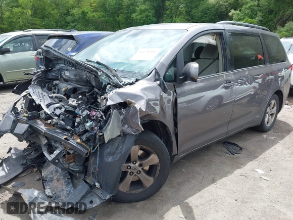 2012 Toyota Sienna LE AAS с VIN 5TDKK3DC5CS265314, выставлен на аукционе IAAI как лот 42270381 с пробегом Не указан миль и . История ставок и продаж доступна на DreamBid. Изображение 2.