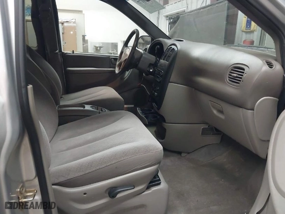 2003 Dodge Caravan Sport with VIN 2D4GP44L13R247935, listed as a IAAI auction lot 41940177 with 154,561 mi miles. Bid and sale history available at carsss.com. Image 5.