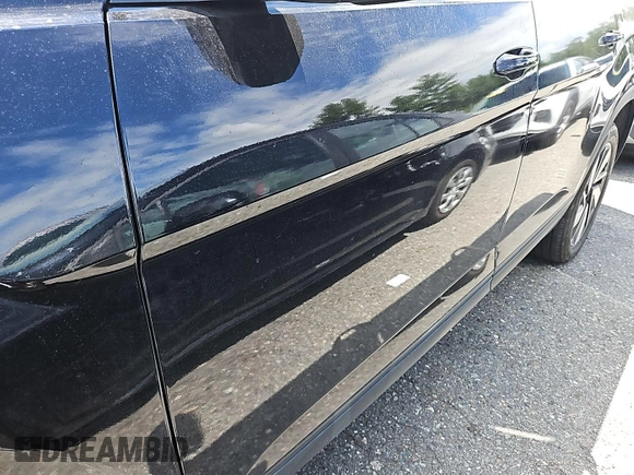 2024 Volkswagen Atlas SE with VIN 1V2HR2CA0RC555310, listed as a IAAI auction lot 42726962 with 18,978 mi miles and . Bid and sale history available at DreamBid. Image 12.