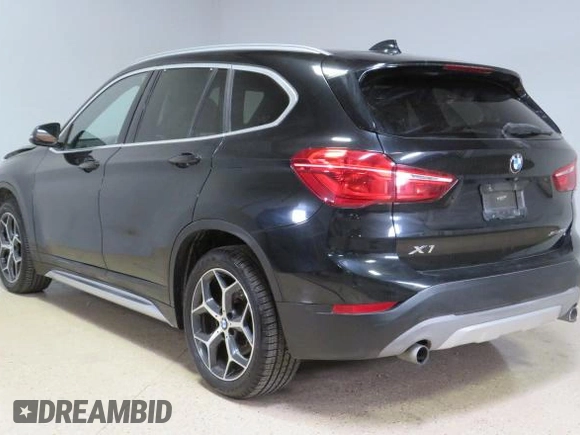 2018 BMW X1 xDrive28i z VIN WBXHT3C35J5L33173, wystawiony jako Copart lot #56427465 z przebiegiem 33 352 mil mil oraz Szkoda całkowita • Salvage title. Historia ofert i sprzedaży dostępna na DreamBid. Obrazek 4.