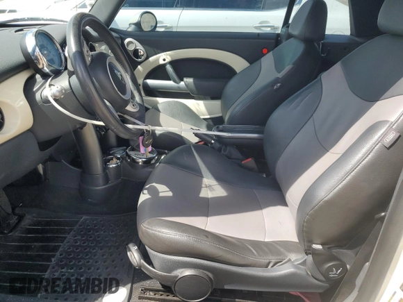 2008 MINI Convertible с VIN WMWRF33538TG18650, выставлен на аукционе Copart как лот 55820245 с пробегом 100 980 миль миль и Списание • Salvage title. История ставок и продаж доступна на DreamBid. Изображение 7.
