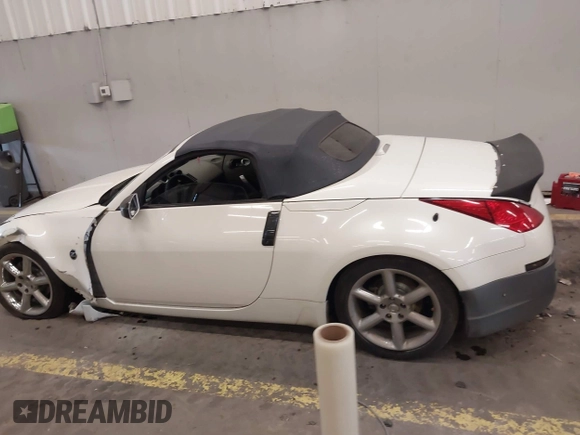 2005 Nissan 350Z Touring with VIN JN1AZ36A45M754923, listed as a IAAI auction lot 41720671 with 124,916 mi miles. Bid and sale history available at carsss.com. Image 14.