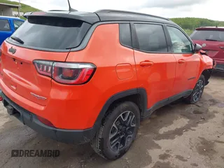 2019 Jeep Compass Trailhawk with VIN 3C4NJDDB5KT754054, listed as a IAAI auction lot 42184031 with 42,214 mi miles and . Bid and sale history available at DreamBid. Image 4.