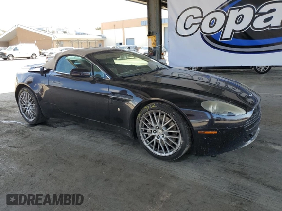 2009 Aston Martin Vantage z VIN SCFBF04CX9GD11858, wystawiony jako Copart lot #53907885 z przebiegiem 87 495 mil mil oraz Szkody całkowita. Historia ofert i sprzedaży dostępna na DreamBid. Obrazek 4.