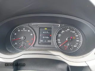 2017 Audi Q3 Premium Plus z VIN WA1HCCFS4HR017356, wystawiony jako IAAI lot #42054078 z przebiegiem 139 691 mil mil oraz . Historia ofert i sprzedaży dostępna na DreamBid. Obrazek 7.