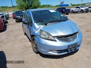 2009 Honda Fit z VIN JHMGE88209S011973, wystawiony jako IAAI lot #42300503 z przebiegiem 106 083 mil mil oraz . Historia ofert i sprzedaży dostępna na DreamBid. Obrazek 1.
