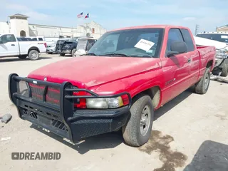 1998 Dodge 1500 z VIN 3B7HC13Z3WG233093, wystawiony jako IAAI lot #41526254 z przebiegiem 260 000 mil mil oraz . Historia ofert i sprzedaży dostępna na DreamBid. Obrazek 2.