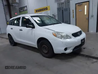 2008 Toyota Matrix STD z VIN 2T1KR32EX8C697610, wystawiony jako IAAI lot #42307329 z przebiegiem 276 119 mil mil oraz . Historia ofert i sprzedaży dostępna na DreamBid. Obrazek 1.