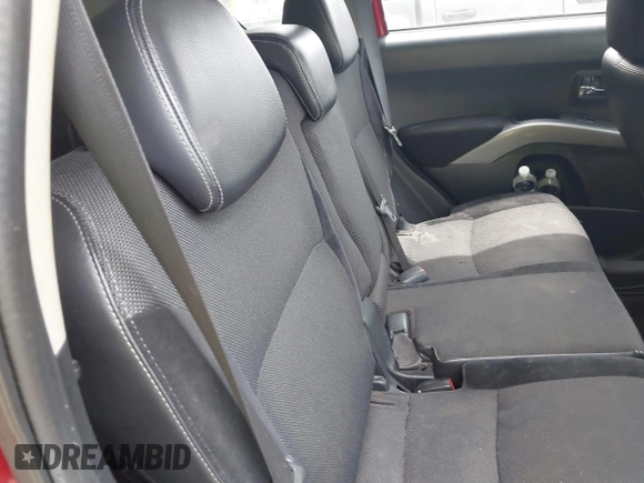 2010 Mitsubishi Outlander SE z VIN JA4AS3AW0AZ002356, wystawiony jako IAAI lot #42342080 z przebiegiem 113 867 mil mil oraz . Historia ofert i sprzedaży dostępna na DreamBid. Obrazek 8.