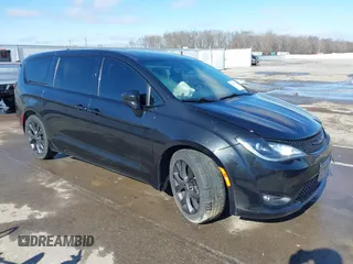 2020 Chrysler Pacifica Touring with VIN 2C4RC1FG8LR150540, listed as a IAAI auction lot 41506101 with 152,046 mi miles and . Bid and sale history available at DreamBid. Image 1.