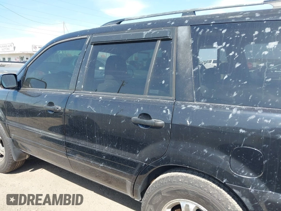 2005 Honda Pilot EX with VIN 5FNYF18475B002951, listed as a IAAI auction lot 42049908 with Not Provided miles. Bid and sale history available at carsss.com. Image 14.