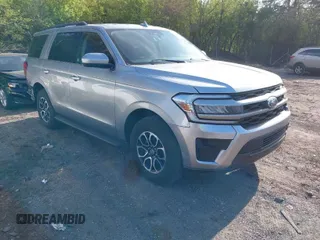 2024 Ford Expedition XLT with VIN 1FMJU1J83REA41737, listed as a IAAI auction lot 41900853 with 26,461 mi miles. Bid and sale history available at carsss.com. Image 1.