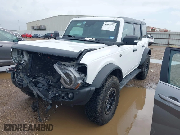 2023 Ford Bronco z VIN 1FMEE5DP2PLB16493, wystawiony jako IAAI lot #42507079 z przebiegiem 59 656 mil mil oraz . Historia ofert i sprzedaży dostępna na DreamBid. Obrazek 2.