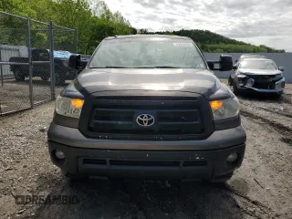 2010 Toyota Tundra z VIN 5TFUW5F19AX137573, wystawiony jako Copart lot #54045955 z przebiegiem 236 068 mil mil oraz Szkoda całkowita • Salvage title. Historia ofert i sprzedaży dostępna na DreamBid. Obrazek 5.