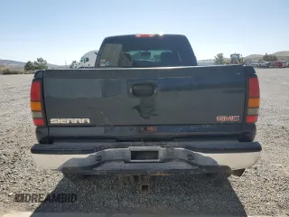 2005 GMC Sierra 2500HD SLE z VIN 1GTHK232X5F941546, wystawiony jako Copart lot #52755075 z przebiegiem 255 452 mil mil oraz Szkoda całkowita • Salvage title. Historia ofert i sprzedaży dostępna na DreamBid. Obrazek 6.