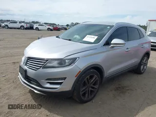 2017 Lincoln MKC Reserve with VIN 5LMCJ3D98HUL54981, listed as a IAAI auction lot 41721206 with 82,318 mi miles. Bid and sale history available at carsss.com. Image 2.