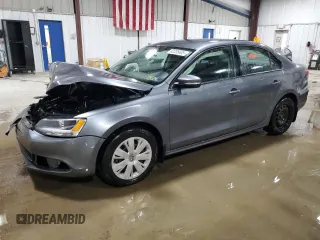 2014 Volkswagen Jetta SE with VIN 3VWD17AJ5EM243948, listed as a Copart auction lot 62235605 with 33,217 mi miles and Salvage title. Bid and sale history available at DreamBid. Image 1.