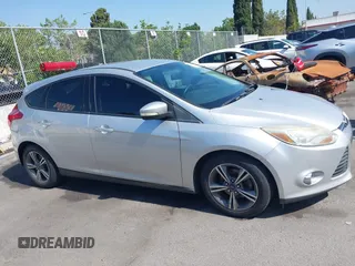 2014 Ford Focus SE z VIN 1FADP3K28EL254693, wystawiony jako IAAI lot #42280155 z przebiegiem 126 250 mil mil oraz . Historia ofert i sprzedaży dostępna na DreamBid. Obrazek 13.