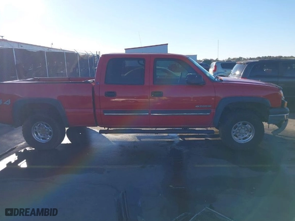2003 Chevrolet Silverado 1500HD LS with VIN 1GCGK13U93F215987, listed as a IAAI auction lot 41032912 with 304,110 mi miles. Bid and sale history available at carsss.com. Image 13.