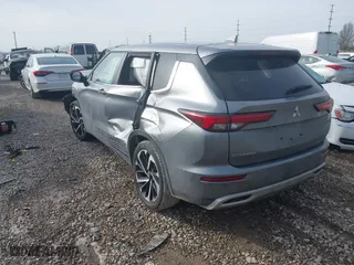 2024 Mitsubishi Outlander SE with VIN JA4J4VA82RZ007920, listed as a IAAI auction lot 41458508 with 13,760 mi miles. Bid and sale history available at carsss.com. Image 3.