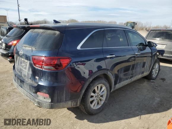 2019 Kia Sorento L z VIN 5XYPG4A32KG463068, wystawiony jako Copart lot #89367895 z przebiegiem Nie podano mil oraz Szkoda całkowita • Salvage title. Historia ofert i sprzedaży dostępna na DreamBid. Obrazek 3.