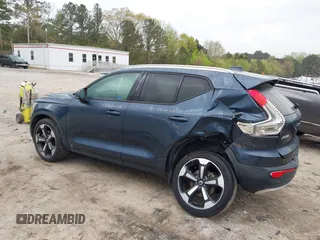 2021 Volvo XC40 Momentum z VIN YV4162UK0M2469977, wystawiony jako IAAI lot #41956088 z przebiegiem 51 567 mil mil oraz . Historia ofert i sprzedaży dostępna na DreamBid. Obrazek 3.