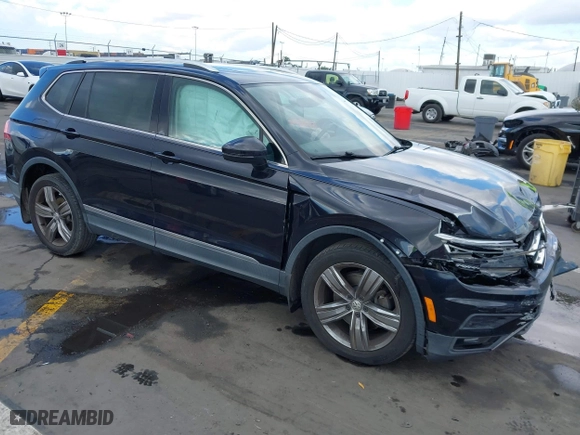 2018 Volkswagen Tiguan Wolfsburg Edition with VIN 3VV5B7AX7JM154967, listed as a IAAI auction lot 41433312 with 61,679 mi miles. Bid and sale history available at carsss.com. Image 1.
