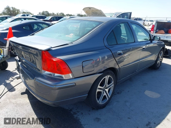 2006 Volvo S60 2.4L Turbo with VIN YV1RS547662555872, listed as a IAAI auction lot 41725749 with 137,641 mi miles. Bid and sale history available at carsss.com. Image 4.