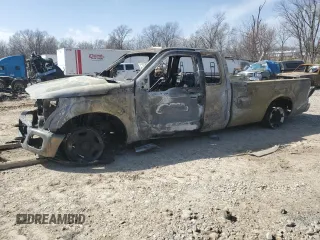 2015 Ford F-250 XLT z VIN 1FT7X2B69FEA33663, wystawiony jako Copart lot #49157275 z przebiegiem Nie podano mil oraz Nie do naprawy • Non repairable. Historia ofert i sprzedaży dostępna na DreamBid. Obrazek 1.