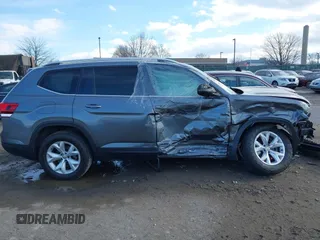 2018 Volkswagen Atlas SE with VIN 1V2LR2CA8JC557594, listed as a IAAI auction lot 41407513 with Not provided miles and . Bid and sale history available at DreamBid. Image 12.