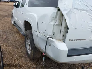 2010 Chevrolet Suburban LT with VIN 1GNUKJE39AR277383, listed as a IAAI auction lot 40800222 with 152,160 mi miles. Bid and sale history available at carsss.com. Image 17.