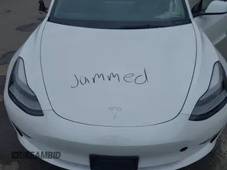 2023 Tesla Model 3 z VIN 5YJ3E1EA8PF437584, wystawiony jako IAAI lot #42112679 z przebiegiem 52 574 mil mil oraz . Historia ofert i sprzedaży dostępna na DreamBid. Obrazek 10.