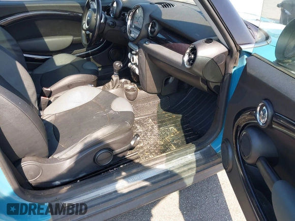 2009 MINI Hardtop with VIN WMWMF33579TT68578, listed as a IAAI auction lot 42571757 with 78,591 mi miles and . Bid and sale history available at DreamBid. Image 5.