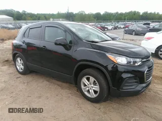 2021 Chevrolet Trax LS z VIN KL7CJKSB3MB332543, wystawiony jako IAAI lot #42091395 z przebiegiem 64 579 mil mil oraz . Historia ofert i sprzedaży dostępna na DreamBid. Obrazek 1.