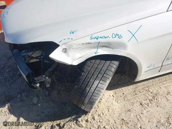 2013 Mercedes-Benz E-Class E 350 with VIN WDDKK5KF4DF209140, listed as a IAAI auction lot 41829168 with 100,548 mi miles. Bid and sale history available at carsss.com. Image 6.
