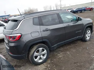 2020 Jeep Compass Latitude with VIN 3C4NJDBB3LT239719, listed as a IAAI auction lot 41929367 with 32,265 mi miles. Bid and sale history available at carsss.com. Image 4.