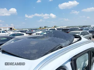 2025 Volvo XC40 Plus Bright Theme z VIN YV4L12UE6S2563585, wystawiony jako IAAI lot #42314264 z przebiegiem 2972 mil mil oraz . Historia ofert i sprzedaży dostępna na DreamBid. Obrazek 17.