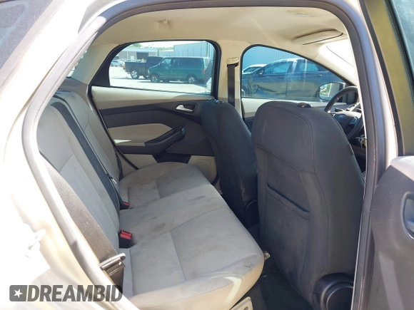2018 Ford Focus SE z VIN 1FADP3FEXJL210905, wystawiony jako IAAI lot #42264105 z przebiegiem 136 499 mil mil oraz . Historia ofert i sprzedaży dostępna na DreamBid. Obrazek 8.