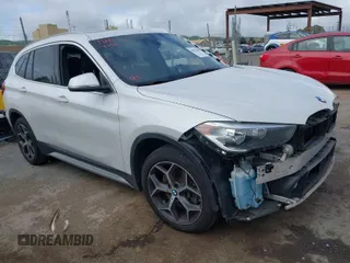 2018 BMW X1 sDrive28i with VIN WBXHU7C38J5L05985, listed as a IAAI auction lot 42014649 with 77,082 mi miles. Bid and sale history available at carsss.com. Image 1.
