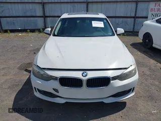 2014 BMW 3 Series 328i z VIN WBA3A5C51EP603386, wystawiony jako IAAI lot #42343104 z przebiegiem Nie podano mil oraz . Historia ofert i sprzedaży dostępna na DreamBid. Obrazek 11.