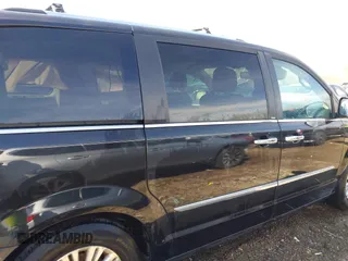 2013 Chrysler Town & Country Limited z VIN 2C4RC1GG0DR653897, wystawiony jako IAAI lot #41813906 z przebiegiem 172 332 mil mil oraz . Historia ofert i sprzedaży dostępna na DreamBid. Obrazek 13.