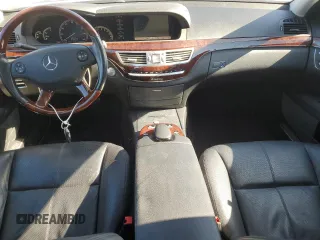 2009 Mercedes-Benz S 550 z VIN WDDNG86X09A245849, wystawiony jako Copart lot #49927115 z przebiegiem 87 093 mil mil oraz Czysty tytuł • Clean title. Historia ofert i sprzedaży dostępna na DreamBid. Obrazek 8.