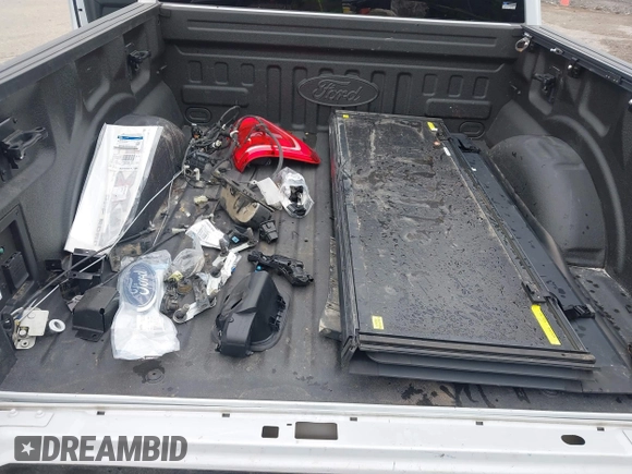 2021 Ford F-150 XL z VIN 1FTEW1EP5MKE17091, wystawiony jako IAAI lot #42413293 z przebiegiem 57 042 mil mil oraz . Historia ofert i sprzedaży dostępna na DreamBid. Obrazek 18.