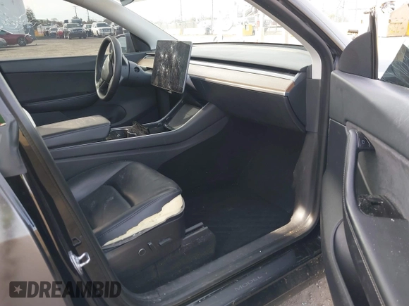 2021 Tesla Model Y Long Range with VIN 5YJYGDEE6MF111993, listed as a IAAI auction lot 41600578 with Not Provided miles. Bid and sale history available at carsss.com. Image 5.