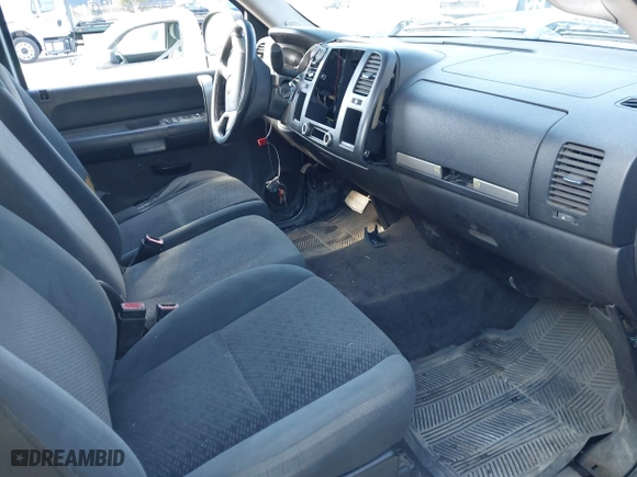 2007 Chevrolet Silverado 1500 LT w/1LT with VIN 1GCEC19J07E580345, listed as a IAAI auction lot 40884974 with 277,971 mi miles. Bid and sale history available at carsss.com. Image 5.