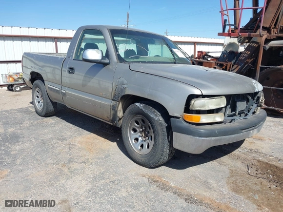 2000 Chevrolet Silverado 1500 with VIN 1GCEC14W4YZ141940, listed as a IAAI auction lot 41702750 with 1 mi miles. Bid and sale history available at carsss.com. Image 1.